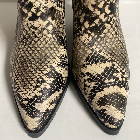 NEW Blondo Que snake print ankle boots 5.5 - Picture 3 of 13